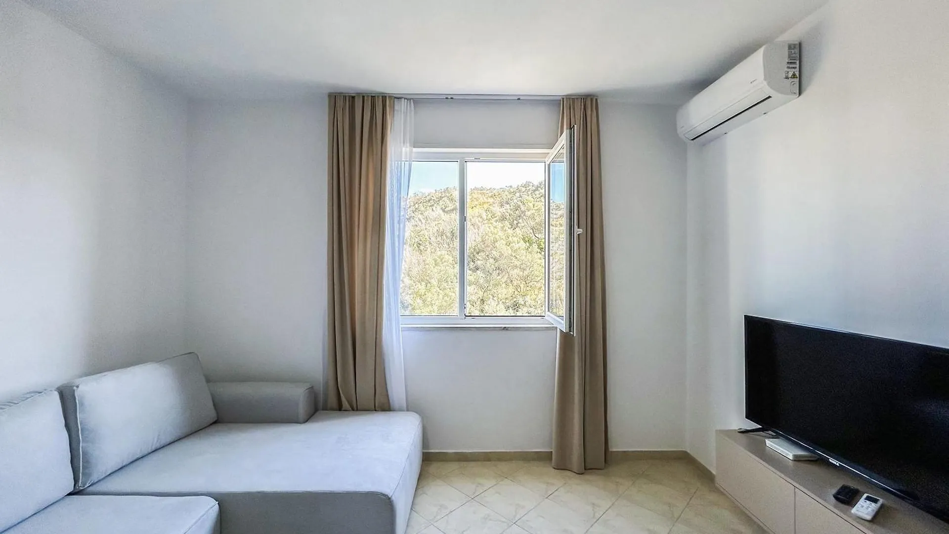2 Bedrooms 981 Durres 0*,